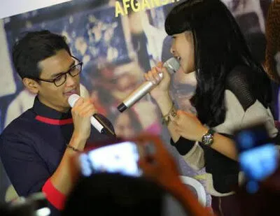 Maudy Ayunda dan Afgan Berpacaran